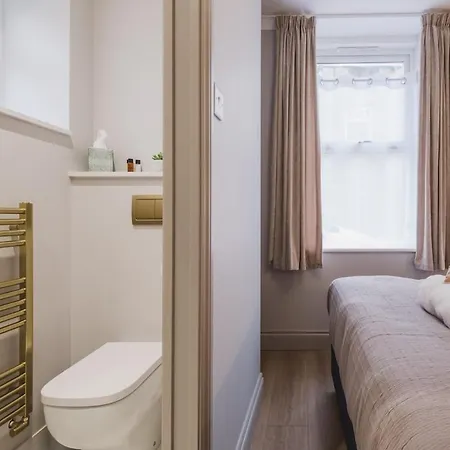 Riverside - High-end Southville Escape *