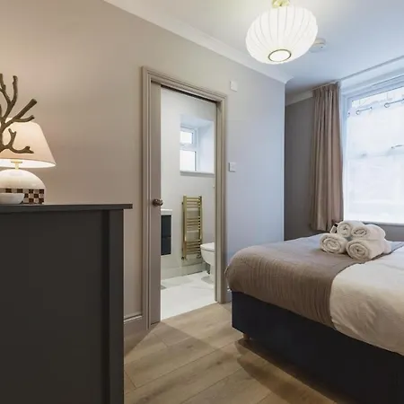 Riverside - High-end Southville Escape Bristol