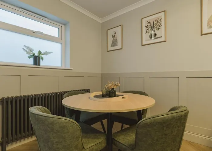 Riverside - High-end Southville Escape *