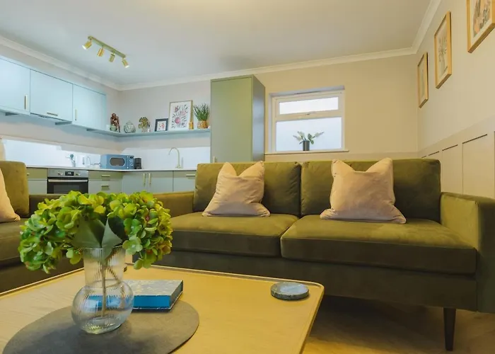 Riverside - High-end Southville Escape Bristol