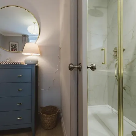 Riverside - High-end Southville Escape Apartament