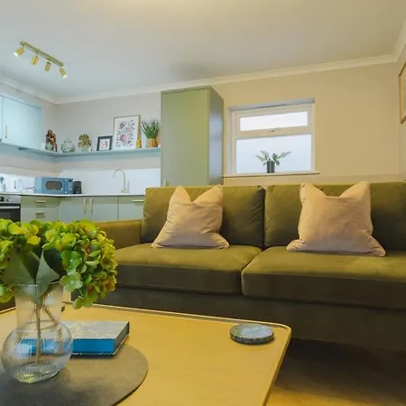 Riverside - High-end Southville Escape Bristol