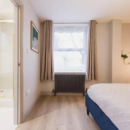 Riverside - High-end Southville Escape Apartment