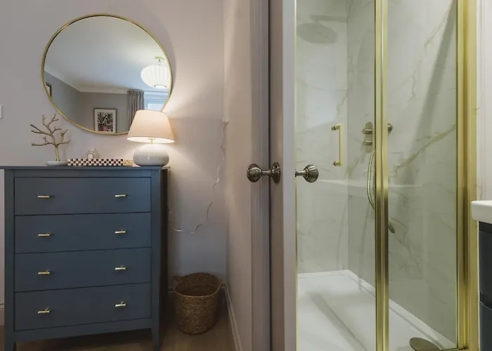 Riverside - High-end Southville Escape Apartament