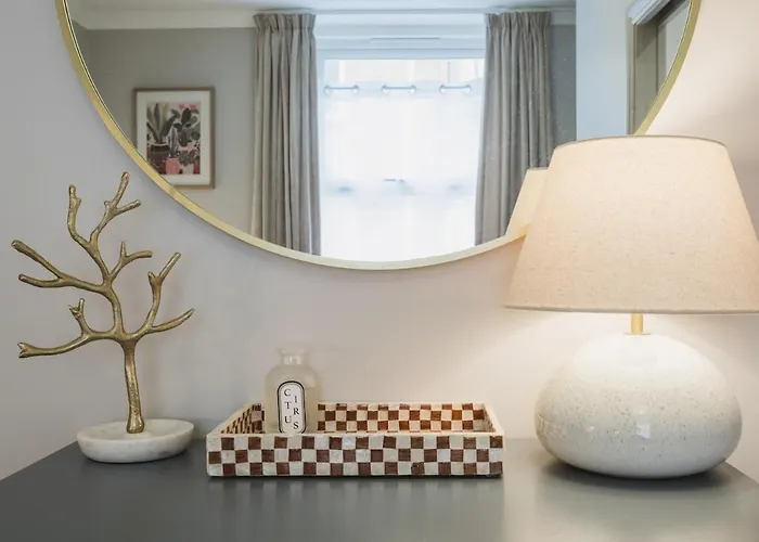 Riverside - High-end Southville Escape Apartament