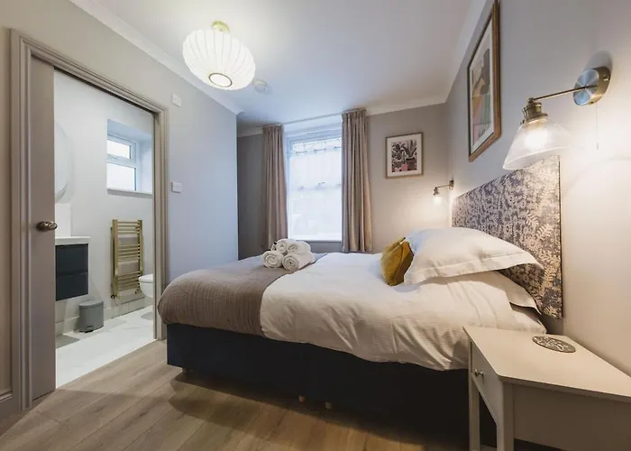 Riverside - High-end Southville Escape *