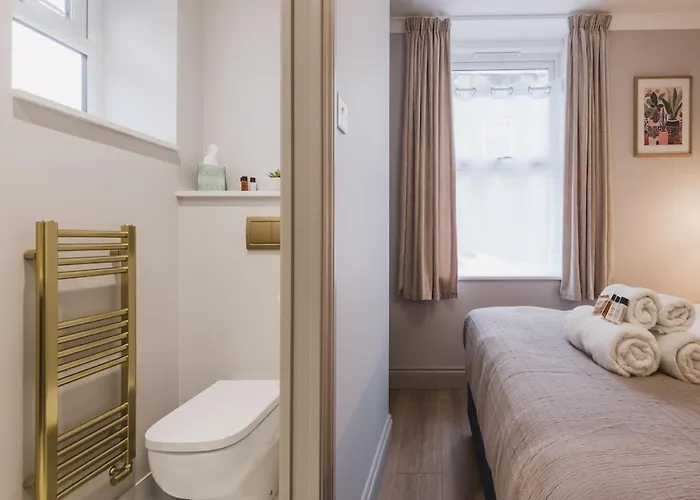 Riverside - High-end Southville Escape *