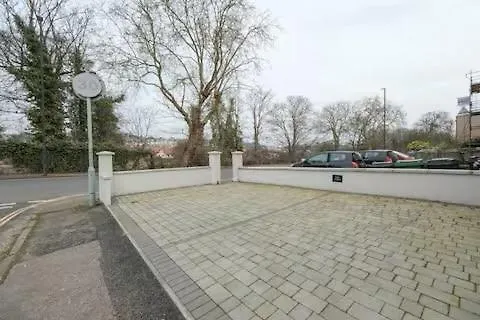 Riverside - High-end Southville Escape Apartament *